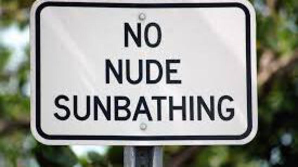Fun Fact Friday: 1 op de 5 vindt het awkward als vrouwen topless zonnen