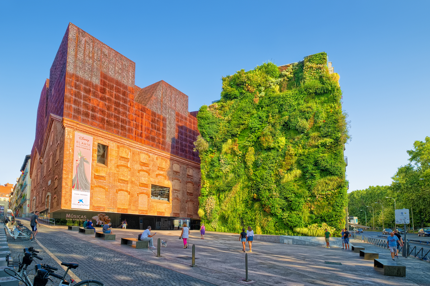 Het CaixaForum kunstmuseum in Madrid, Spanje.