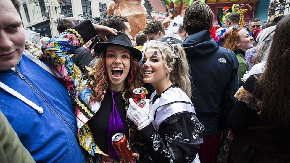 Zo denken jongeren over carnaval: van ‘traditie’ en ‘een mooi volksfeest’ tot ‘dat is toch gewoon zuipen tot je erbij neervalt?’